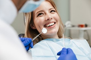 Lady has dental pain?